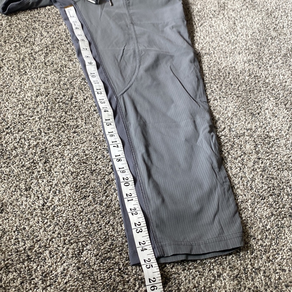 Lululemon dance studio crop size 6 - Picture 8 of 10